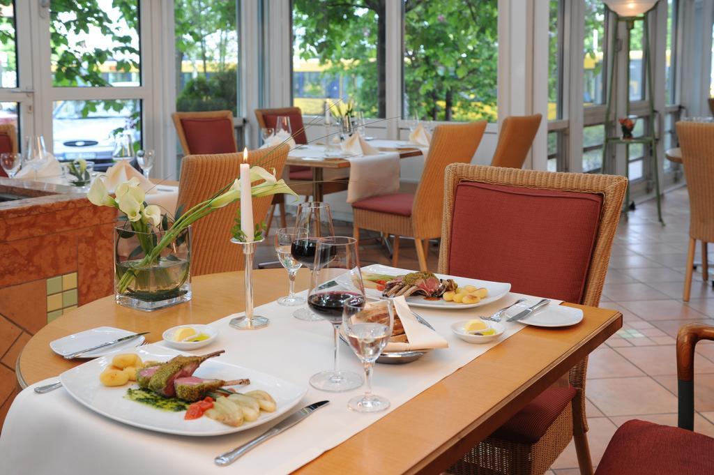 Отель Pullman Stuttgart Fontana Экстерьер фото