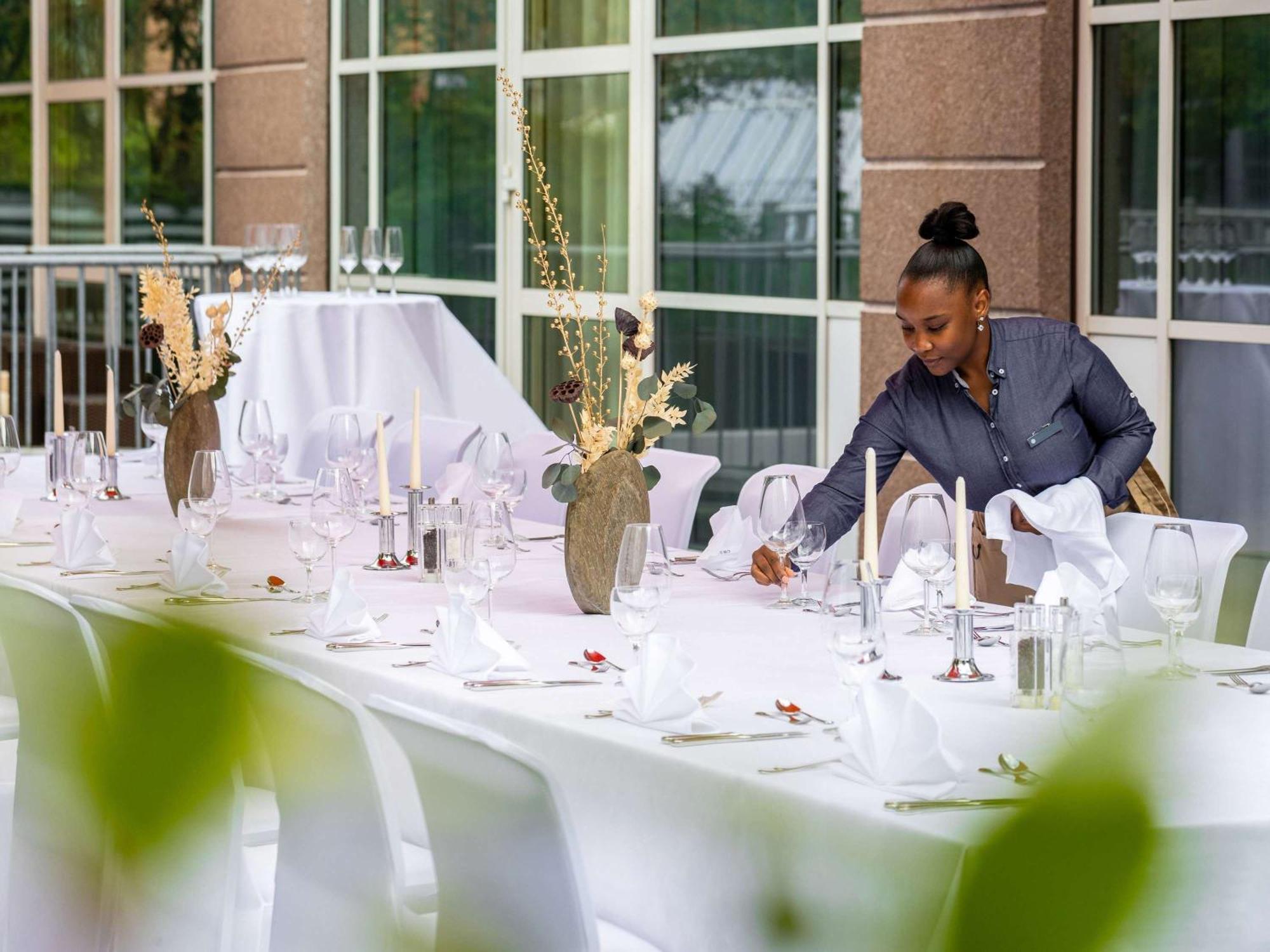 Отель Pullman Stuttgart Fontana Экстерьер фото