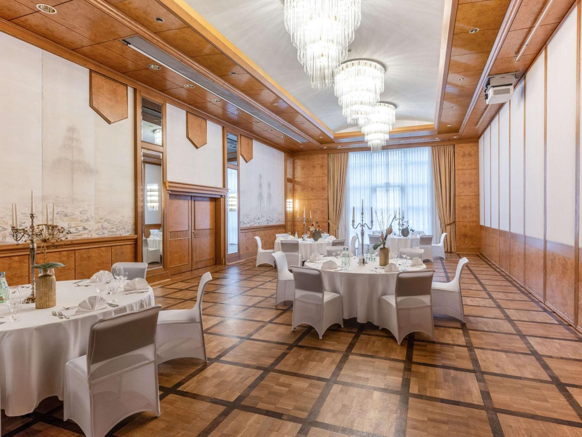 Отель Pullman Stuttgart Fontana Экстерьер фото