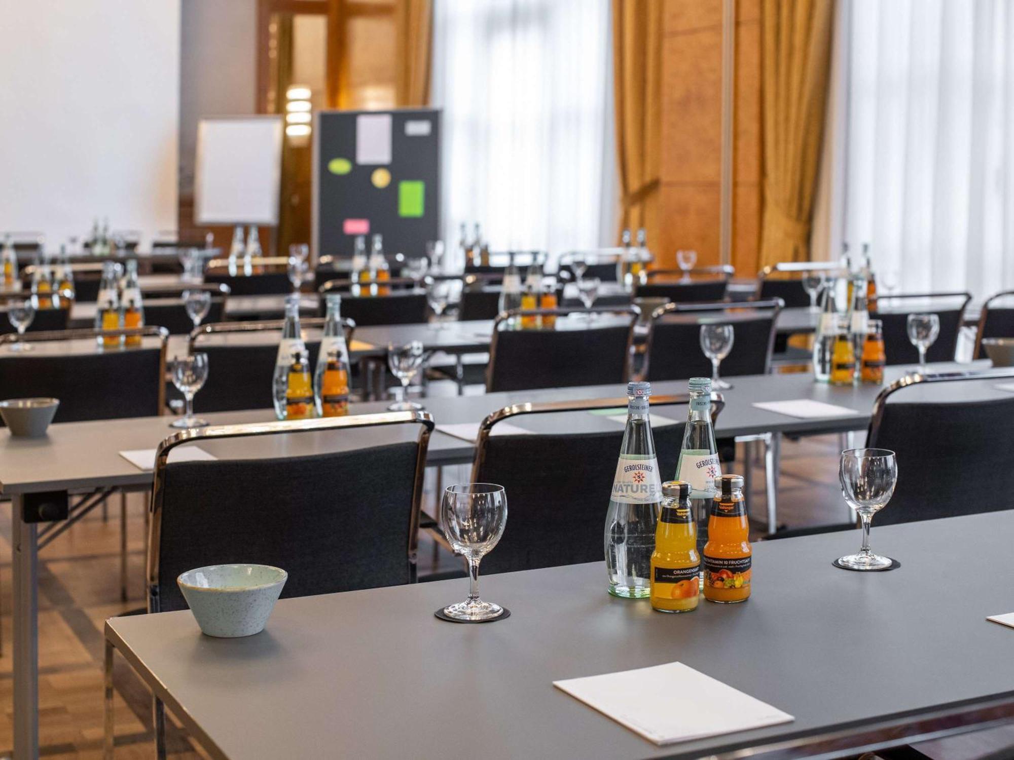 Отель Pullman Stuttgart Fontana Экстерьер фото