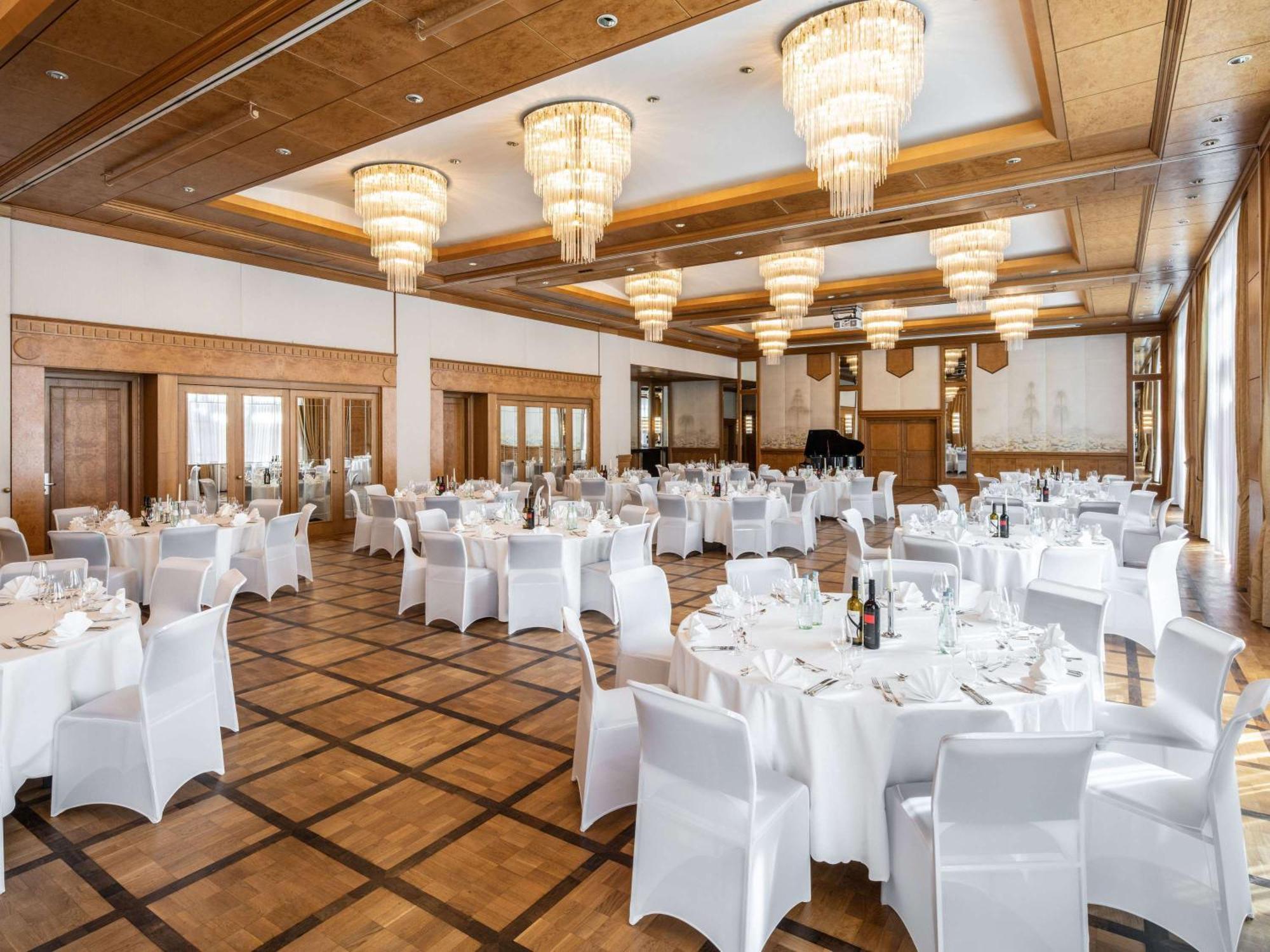 Отель Pullman Stuttgart Fontana Экстерьер фото