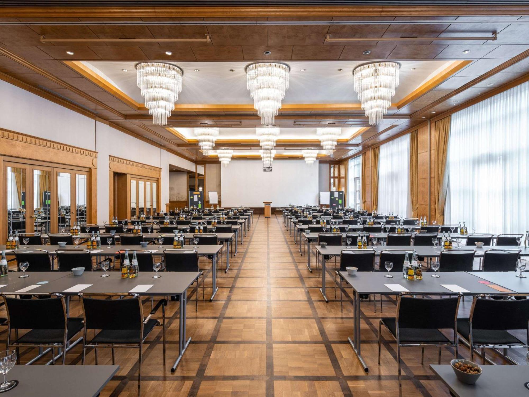 Отель Pullman Stuttgart Fontana Экстерьер фото