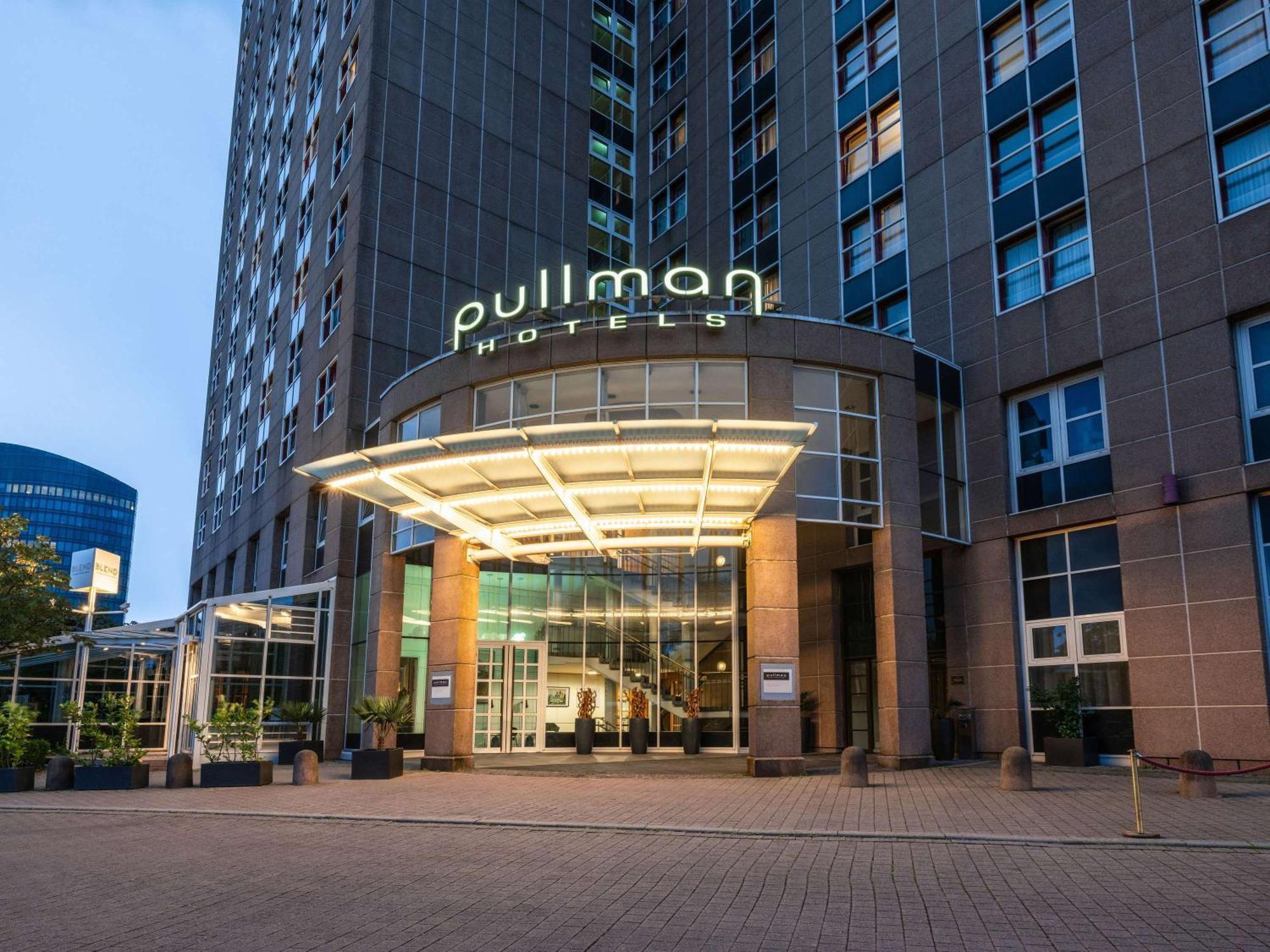 Отель Pullman Stuttgart Fontana Экстерьер фото